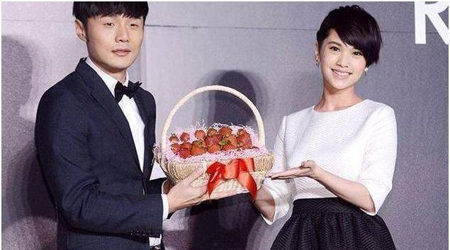 恭喜李荣浩生日当天成功求婚杨丞琳男友对方单身