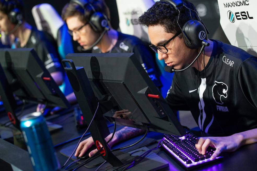 steamcsgo主播艺术哥直播中严厉批评furia管理层