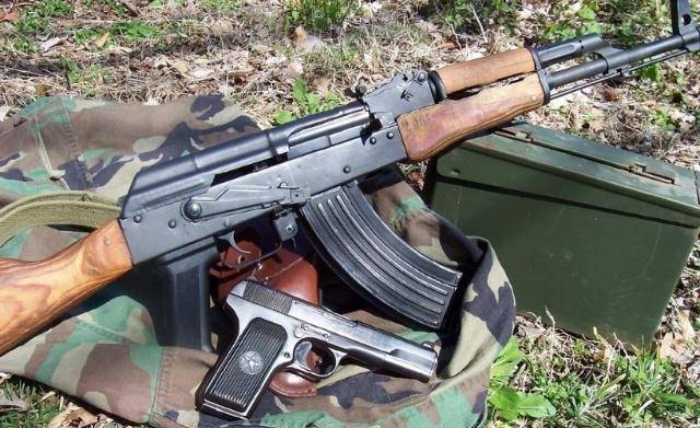 实战中士兵将子弹打完该怎么办真的只剩下赤身肉搏么