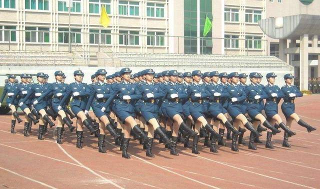 阅兵式上女兵为什么一定要穿丝袜3点原因不仅是为了好看