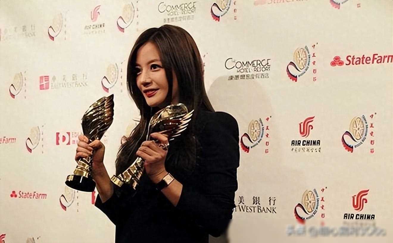 魏启颖一家风云突变赵薇与兄长各走不同人生路