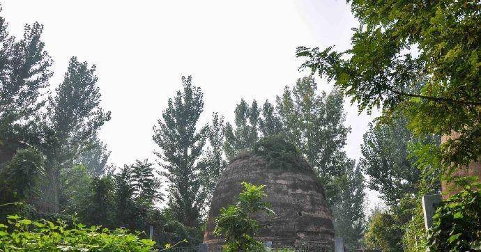 房山区西甘池村的铁帽子郡王坟村庄没拆迁前它是这样的