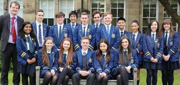 中国校服真的全球最丑么和英国一比差距太大但更适合学生