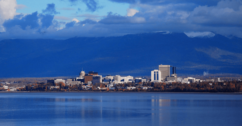 在阿拉斯加州就存在着一座可以称得上独一无二的酒吧,这座酒吧之所以