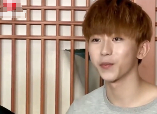 蔡徐坤吃饭照片,室友爆料他一天吃八顿饭,但是就是不胖!