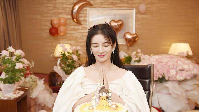 黄奕时隔多年重返娱乐圈,参加《演员2》《奋斗吧主播》迅速翻红