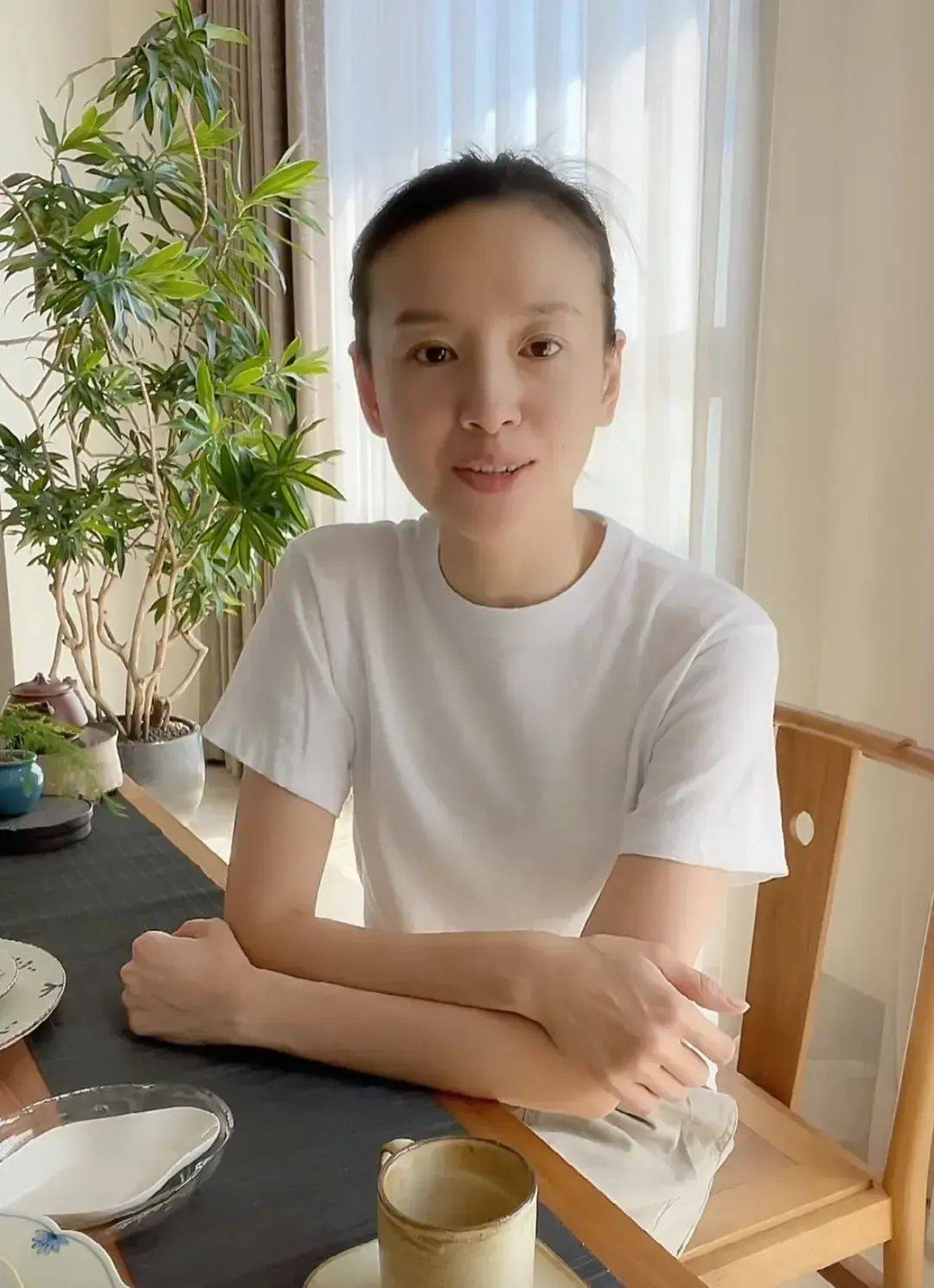 原创44岁董洁住大平层豪宅全屋精奢优雅和本人一样网友直呼冷清秋又