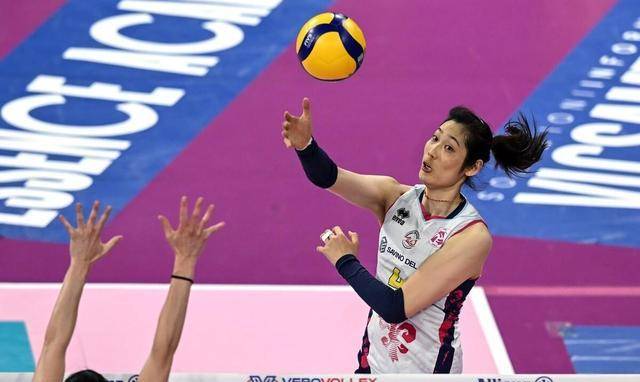 朱婷加盟中国女排郎平亲临现场祝贺斯坎迪奇夺冠意义重大