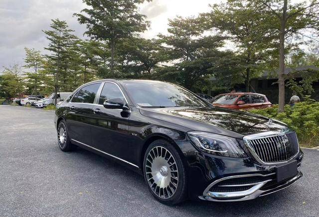 普京专车堪比坦克,防弹玻璃让子弹变形_俄罗斯_轿车_奔驰