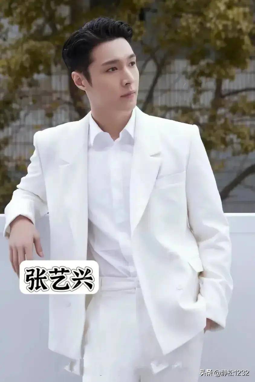 第15名张艺兴远太子的颜值爆表啊,尤其是眉眼简直是太绝了,犹如画中走