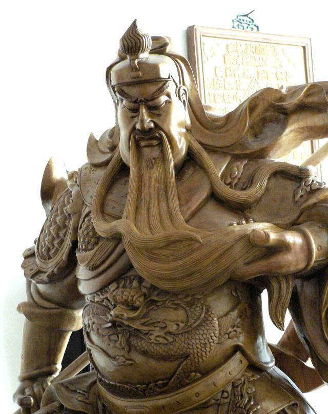 关公的雕像总是眯着眼睛为什么木匠要这样雕刻听听木匠怎么说