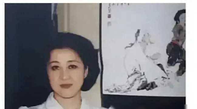 楠莉被赞不简单:已婚三娃仍令范曾倾心,带娃再婚软饭也吃得香