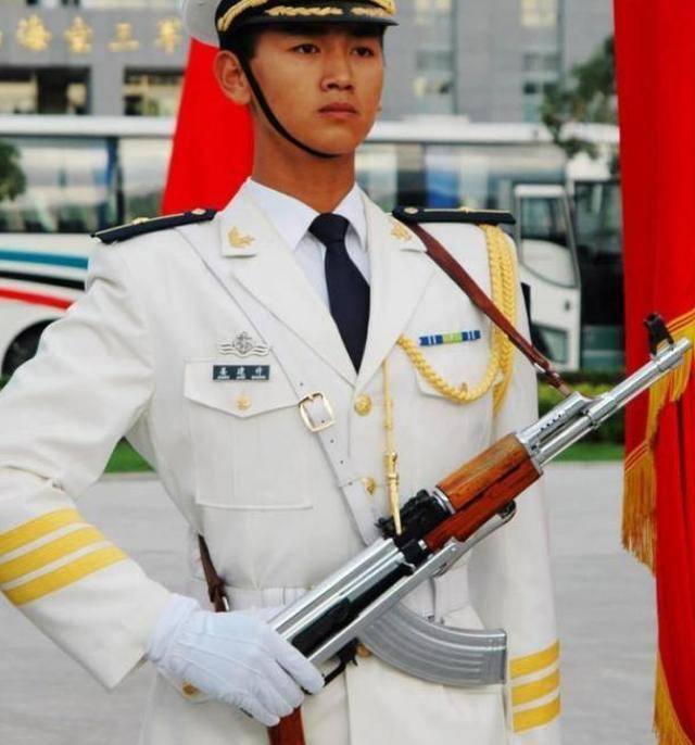礼宾枪能够正常发射子弹么美国不同兵种使用不同礼宾枪