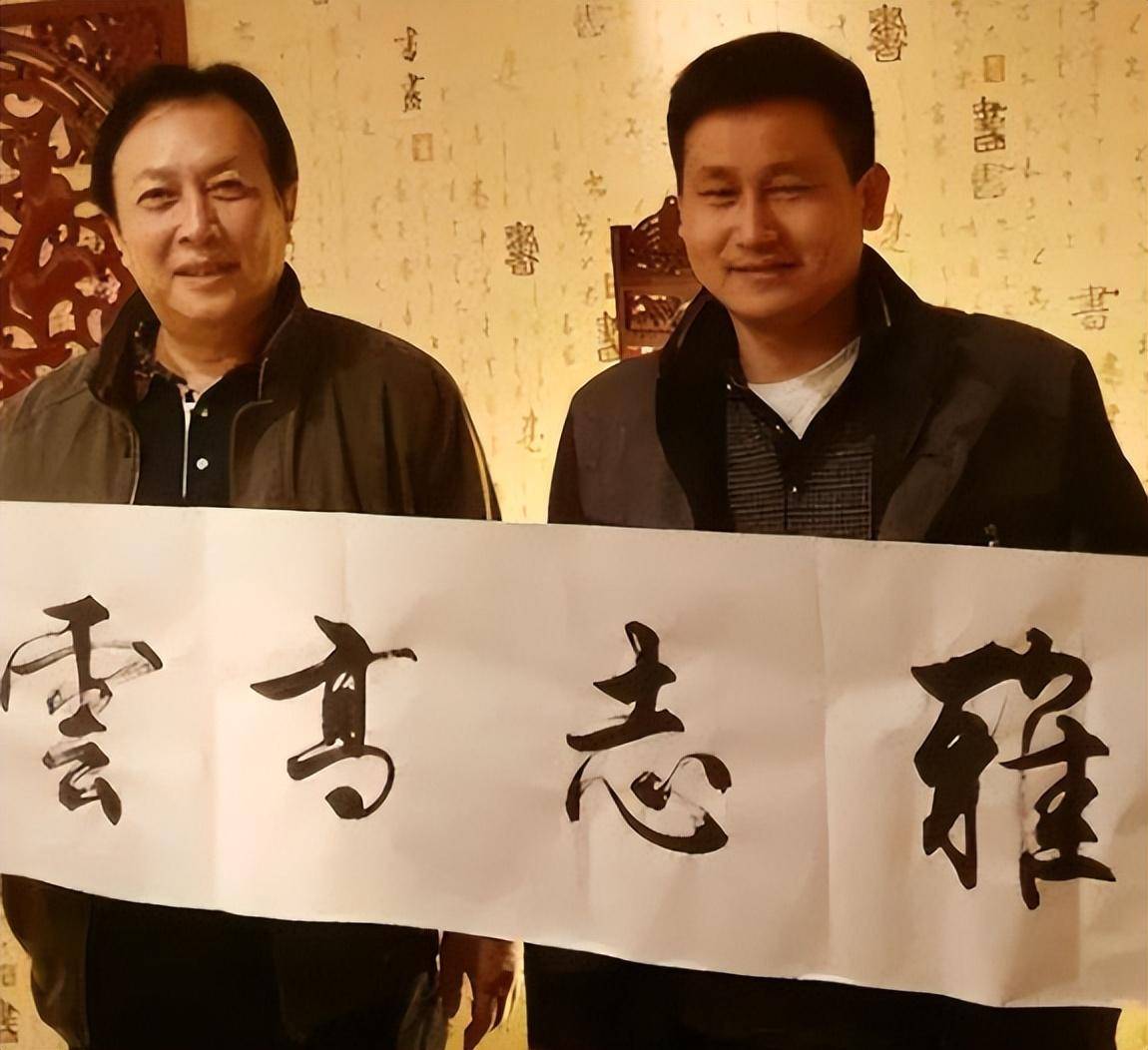 近年来,唐国强的商业行为更是让人们对他的好感直线下降,他不惜代言