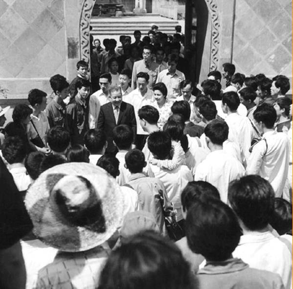 1970年柬埔寨国王投奔中国数年结局如何了