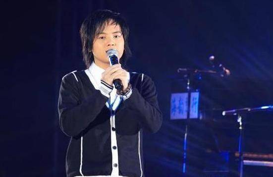 原创17岁开演唱会19岁唱歌一天赚一万元婉拒电视舞台邀请