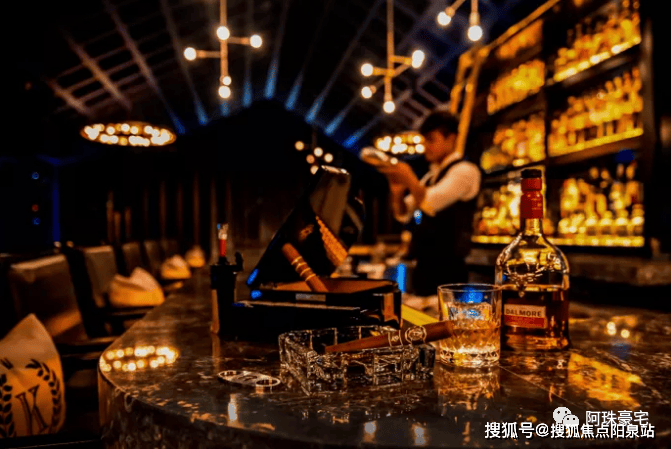 罗兰湖餐厅,梧桐,胡桃里······这里的美食选项很多,吃完饭,附近