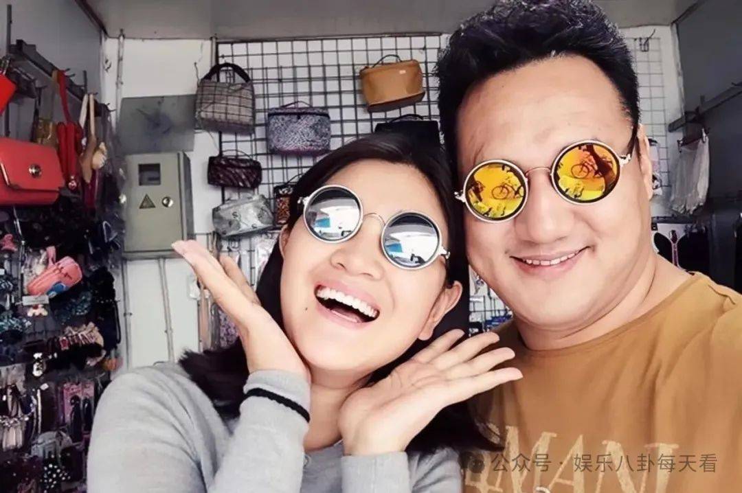 她曾被誉为"最美女中音",因丈夫太帅疯狂倒追,如今一家五口其乐融融