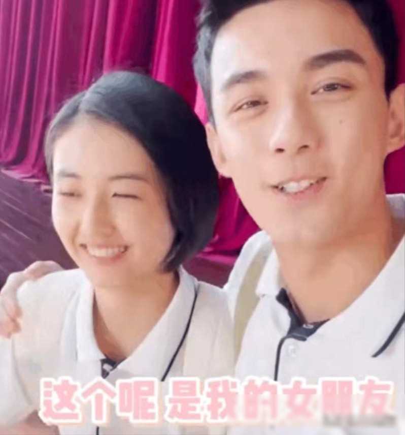 吴磊张子枫恋情官宣引热议,甜蜜幸福获网友祝福