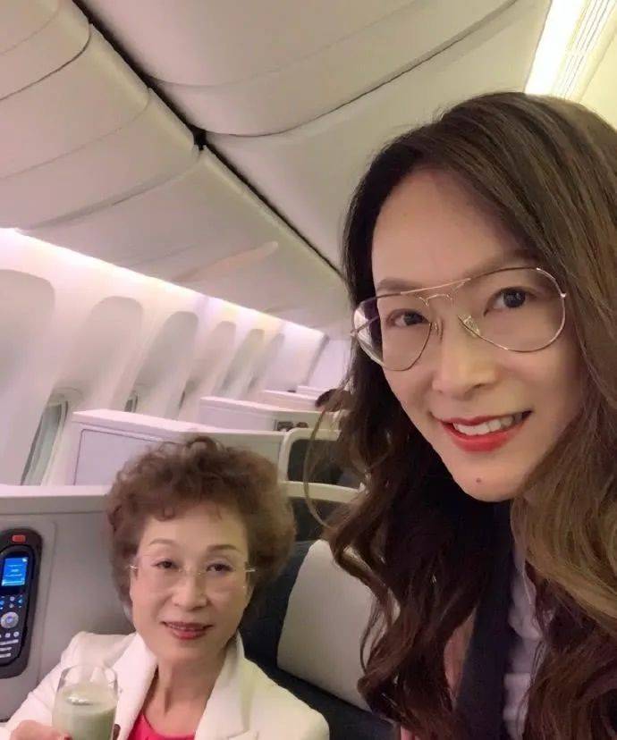 90年代女神返港行李失踪 怒斥国泰航空_童爱玲_妈妈_儿子