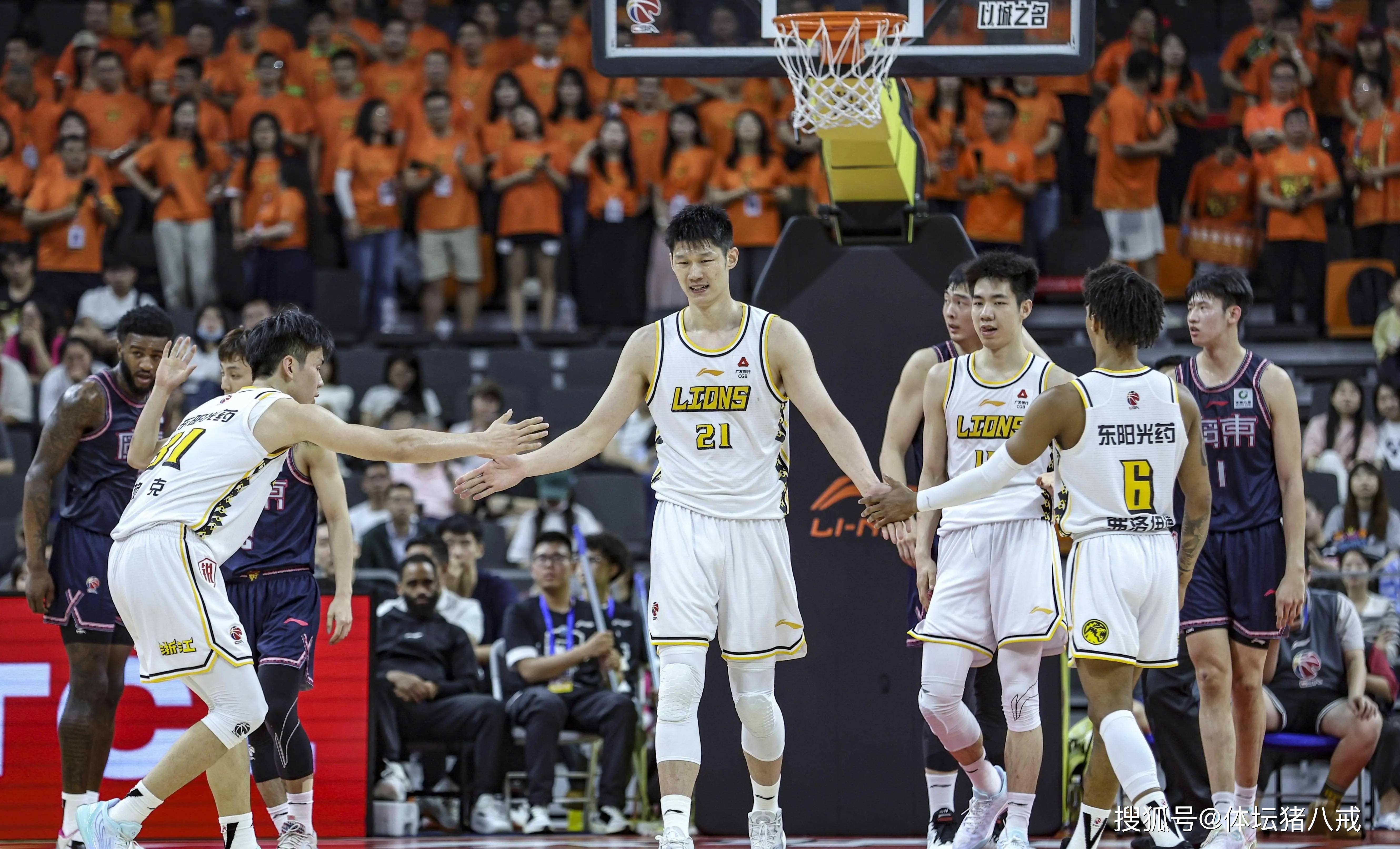 20分大胜浙江广厦,广东球迷赛后闯祸了,杜锋低调摊牌,辽篮看懂