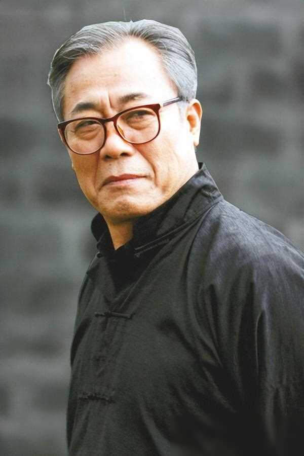 他是最干净男演员,零绯闻,为妻子息影年,晚年翻红_冯恩_家庭_季颖
