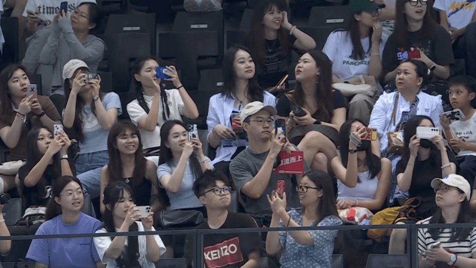 游泳冠军赛第2日:张雨霏预赛第八晋级,男子400混形势严峻