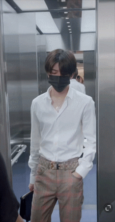 蔡徐坤出行时对工作人员要求多,有时甚至因为一些小细节而被指"绯闻