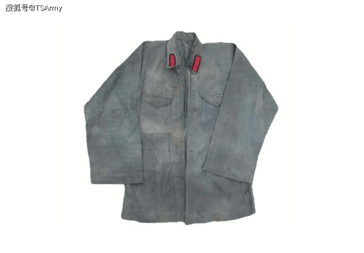 是八路军方面,也不只有常见的蓝灰色军服,甚至还有草绿色和土黄色军服