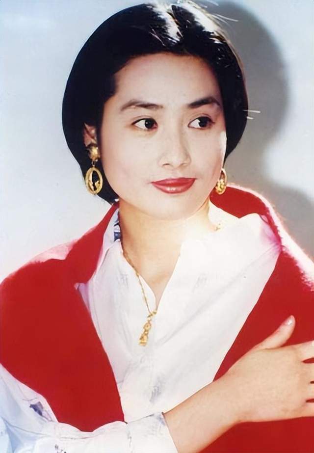 王君安再演经典《玉蜻蜓》,不愧越剧尹派大弟子,戏迷捧场叫好