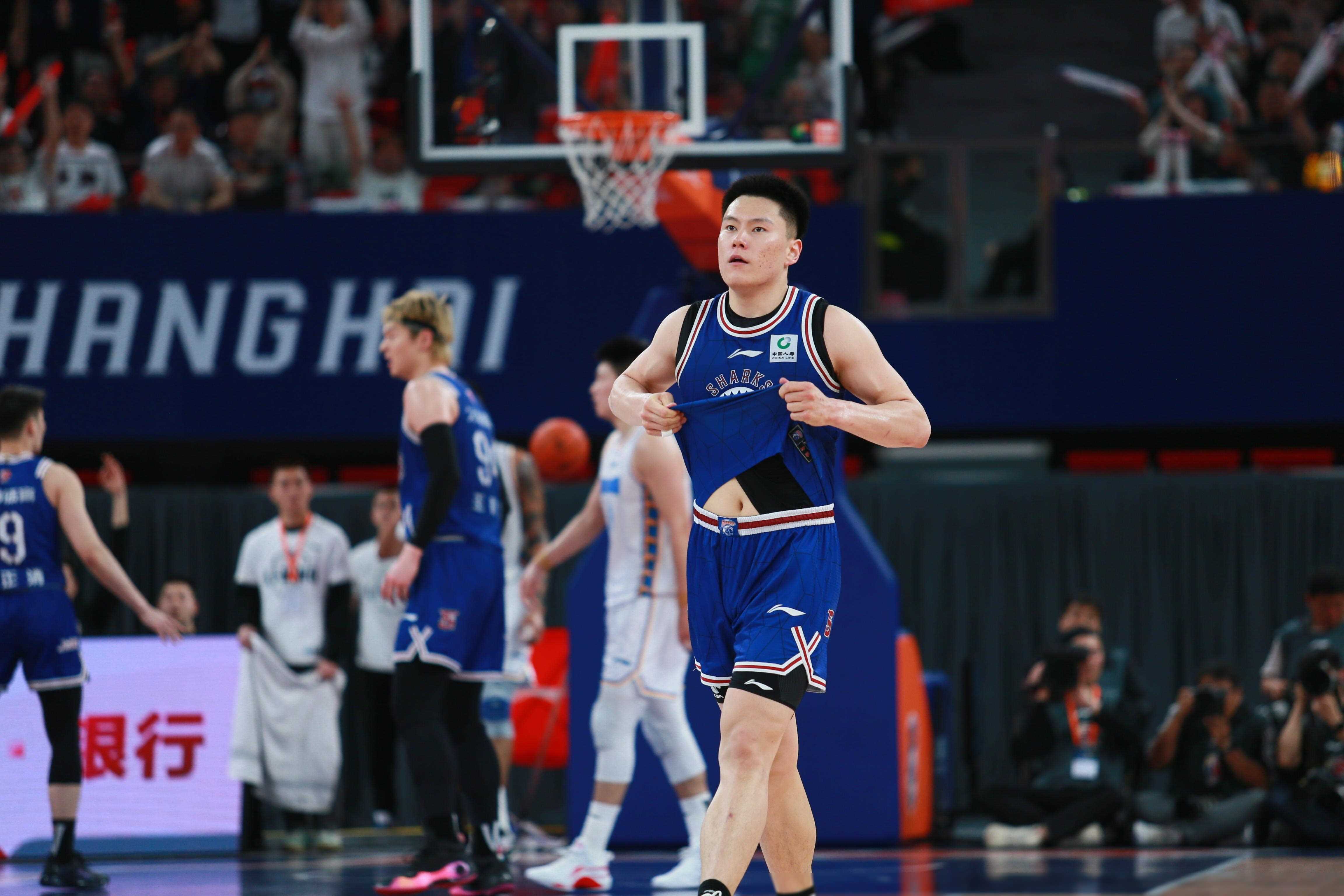 京沪大战终局一边倒,上海男篮晋级八强
