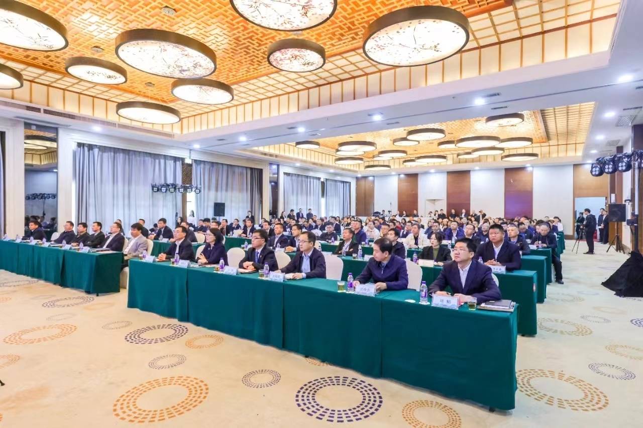 商洛市政府副市长璩泽涛讲话,柞水县委书记曹艳萍致词,柞水县委副书记