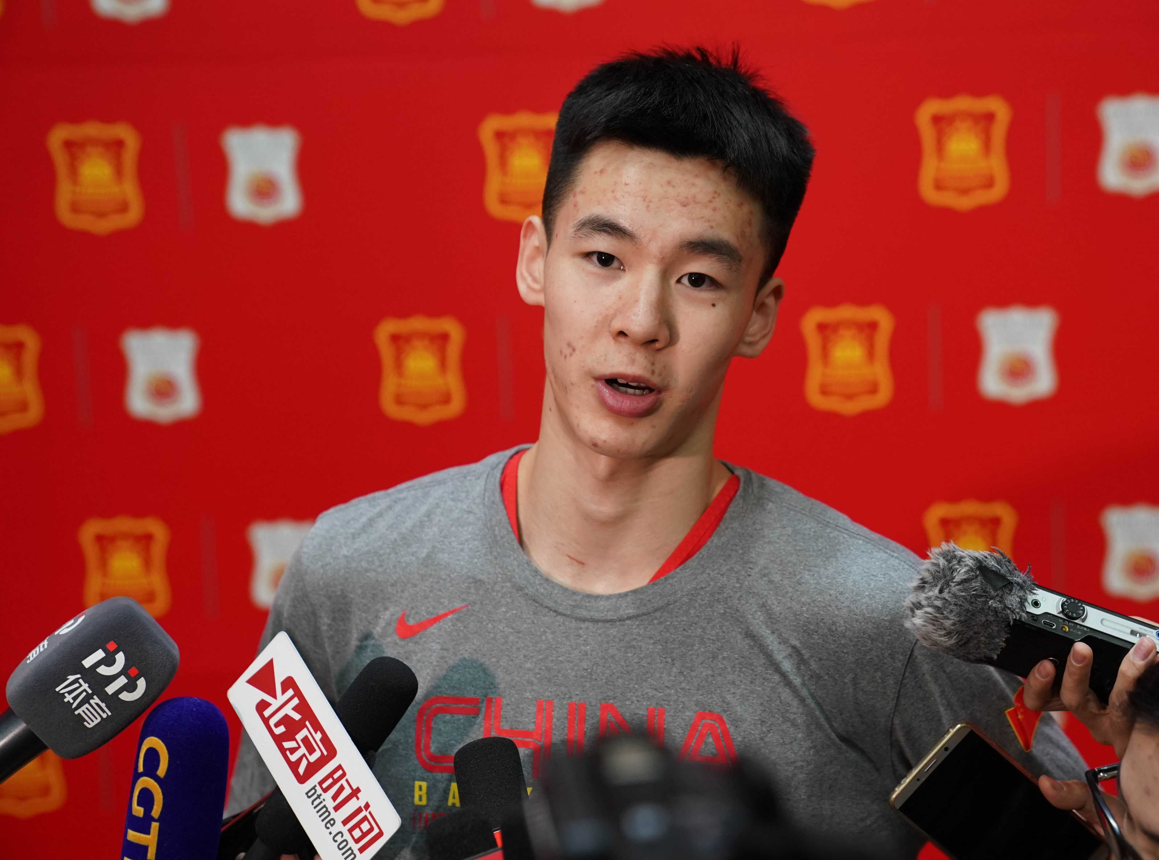 在未来的cba赛场上,我们期待能够涌现出更多技艺高超,品行端正的优秀