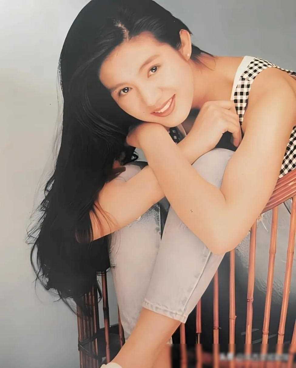 她曾是接班人,为爱退圈如今负债累累,复出值得吗?_杨采妮_事业_故事