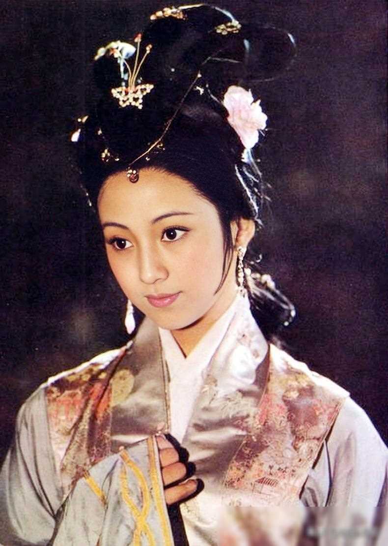 "岁董智芝近照曝光,丈夫也是演员"