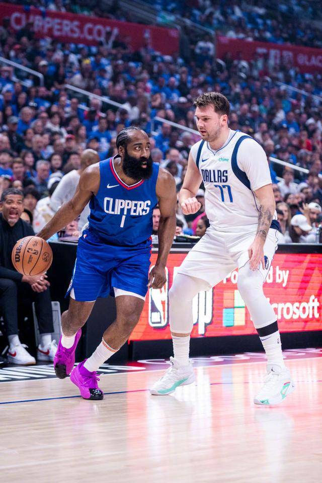 哈登28 8 6记3分,快船完胜独行侠!祖巴茨两双暴走,欧文东契奇64 20