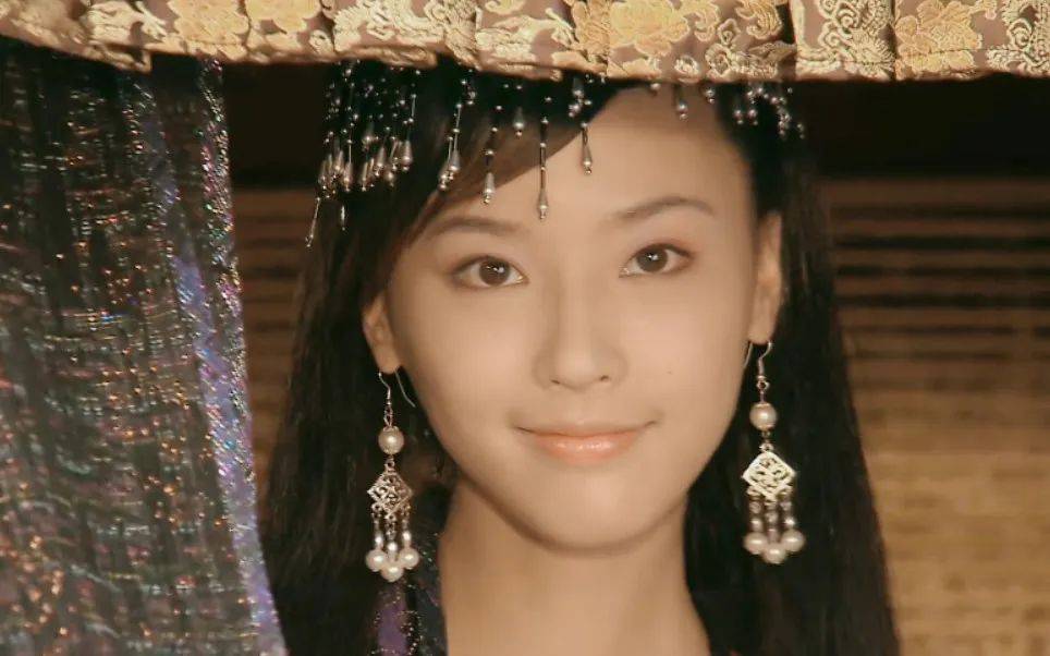 直到2006年拍摄《封神榜之凤鸣岐山》时,遇到同剧组演员吴佳尼,对方是