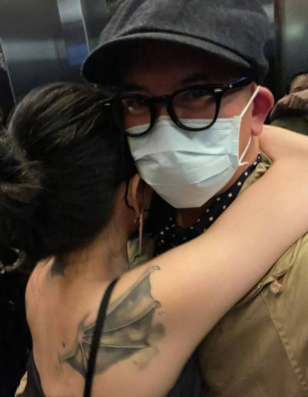 大s秀恩爱了!与具俊晔电梯合影,难道是为了气汪小菲?