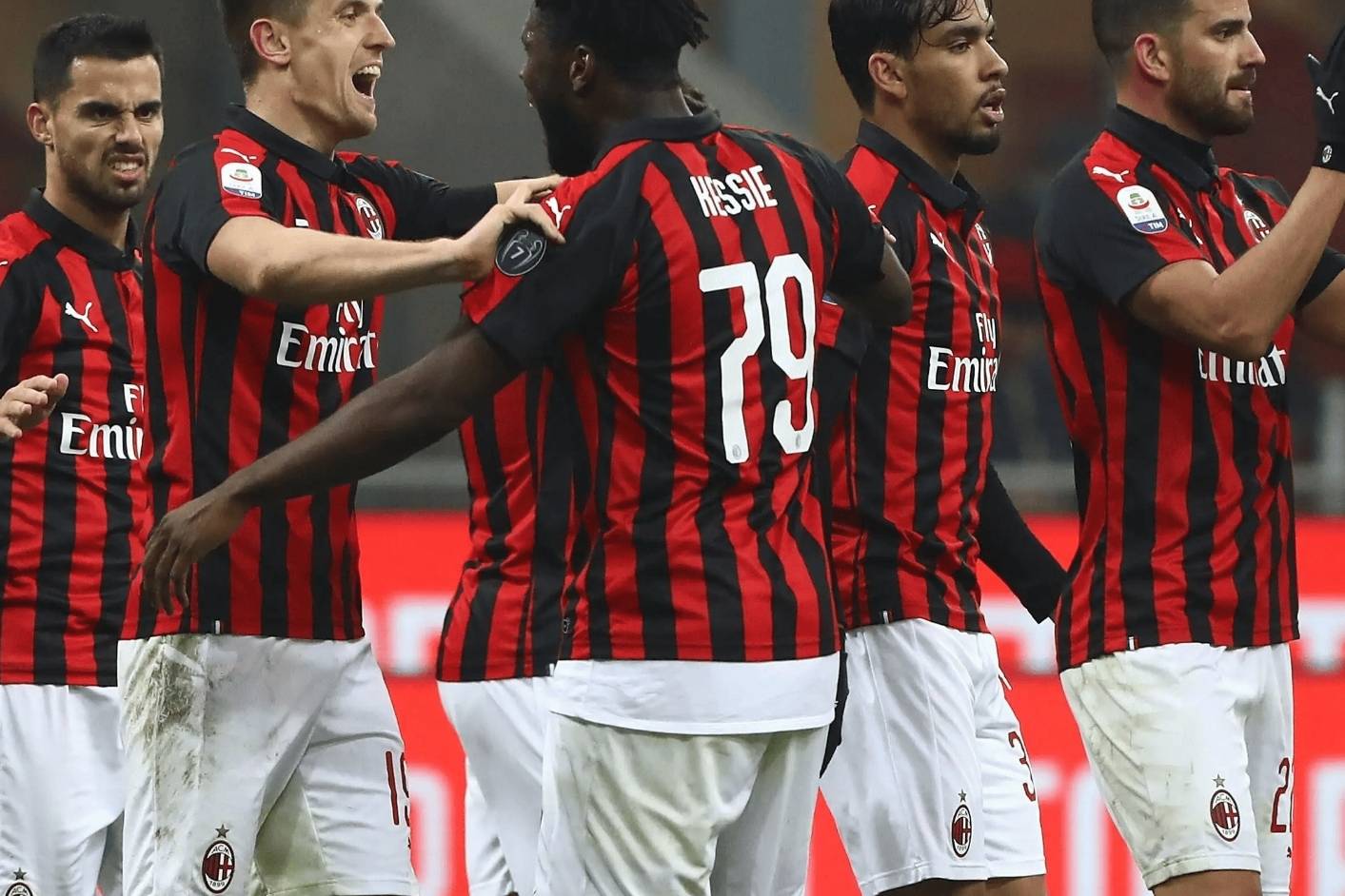 AC米兰vs萨索洛直播 重磅对决即将打响 梅西亚斯能否延续火热状态 奥卡福尔替补奇兵待命 萨索洛防线迎严峻考验 米兰主场誓取三分冲击欧冠资格区 实时赛况即时呈现 不容错过的意甲焦点战