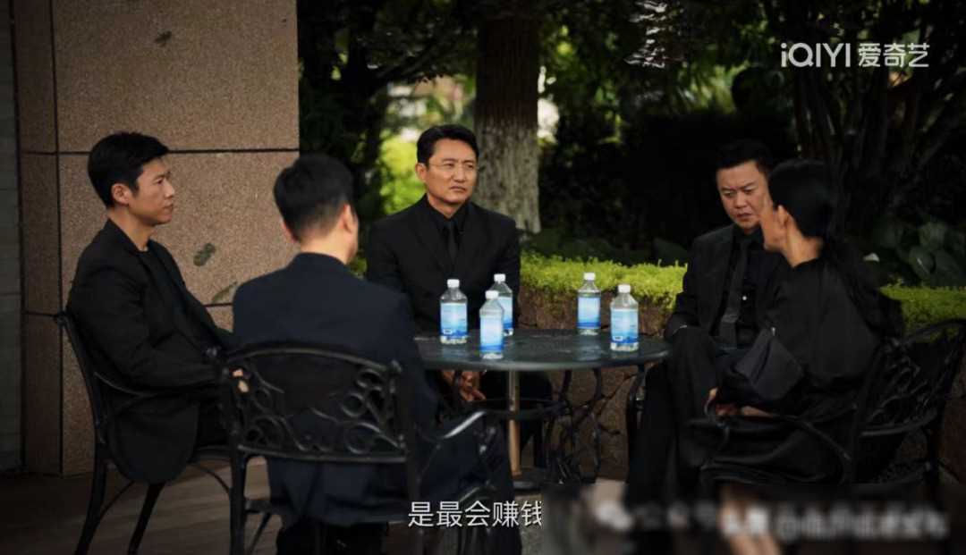 城中之城背后的秘密:师母的一句话揭示赵辉四兄弟命运之谜!