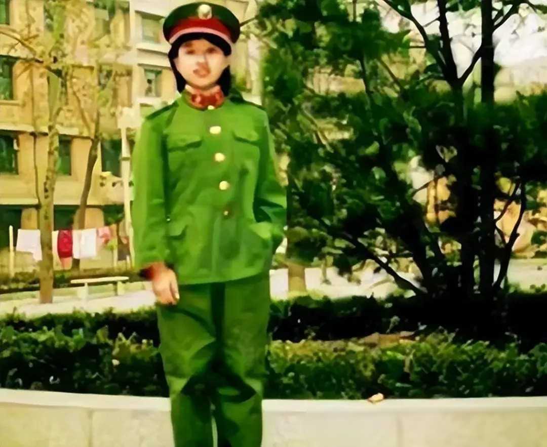 韩红自称"校花"被嘲笑,岁照片曝光后惊艳全网,令人意外