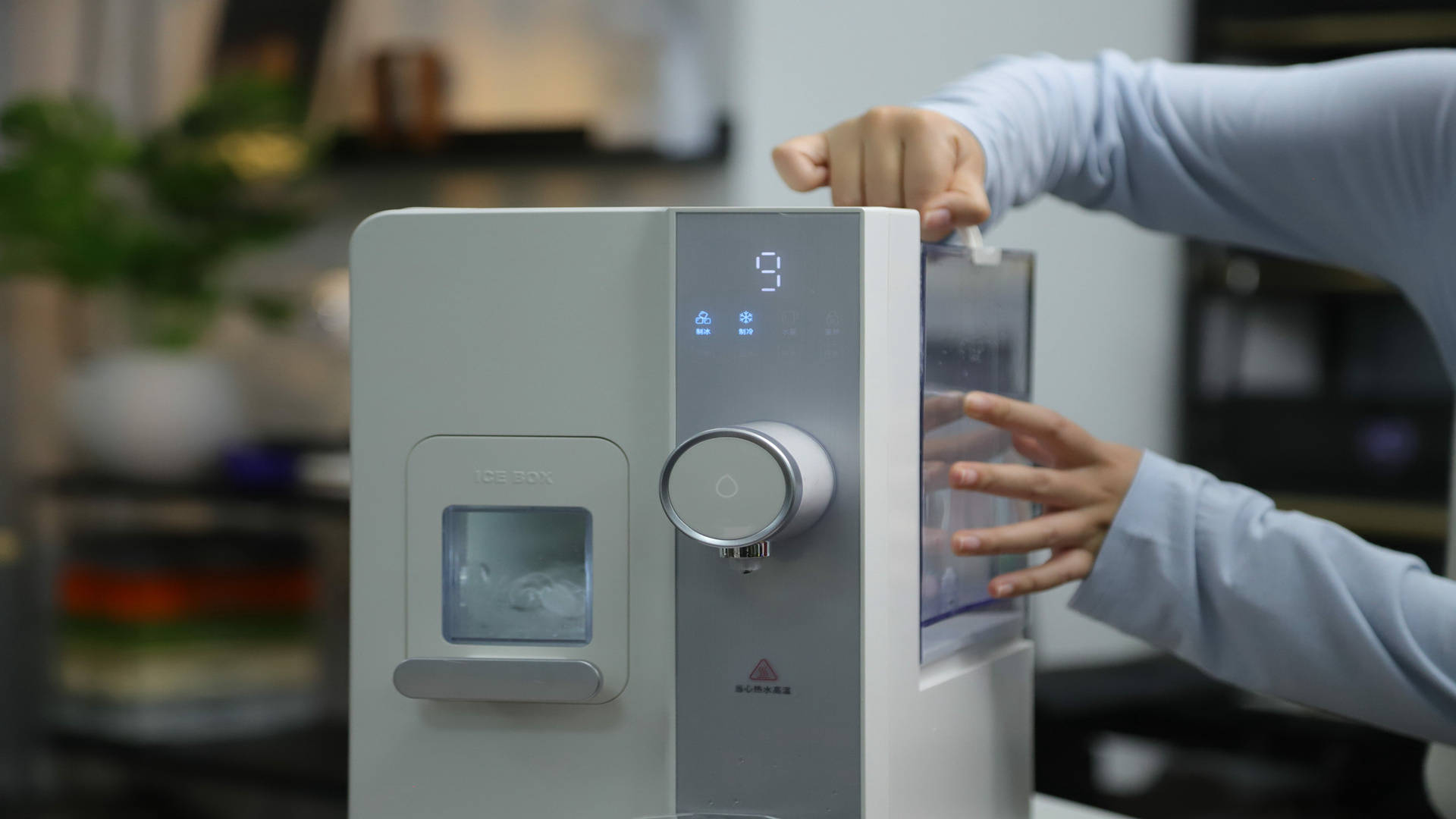 宜米西塔制冰饮水机:冰温冷热,春夏秋冬,全家共享!