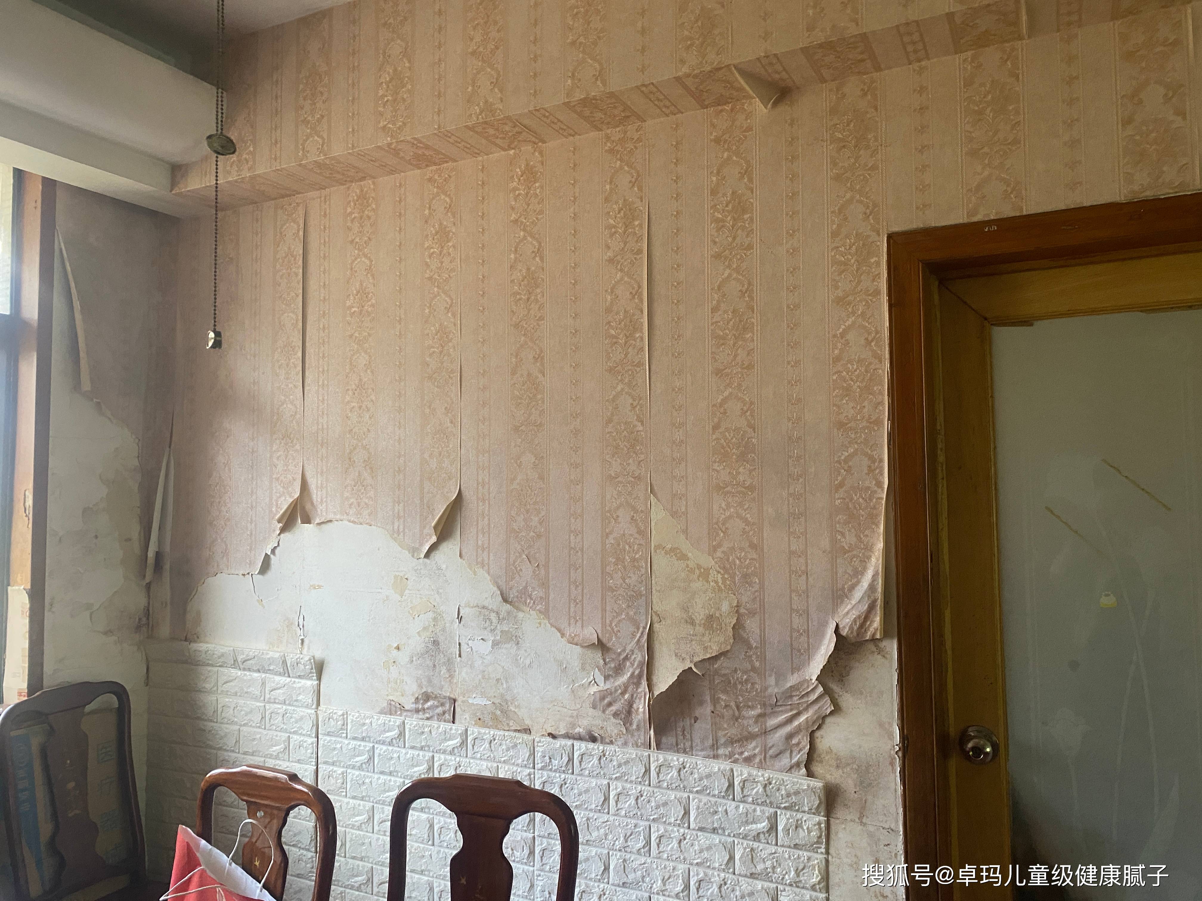 如果你为了图便宜而使用劣质腻子粉,那么墙面很快就会出现起皮,开裂