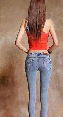 美拍:紧身裤的美感并未受到影响,时尚之美充分体现了优雅的身材