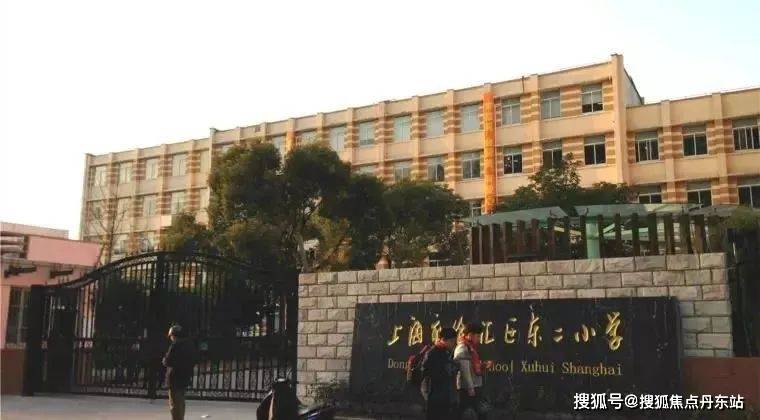 徐汇滨江 一线江景房对口重点学区  东安二小地铁7/12号线龙华中路站
