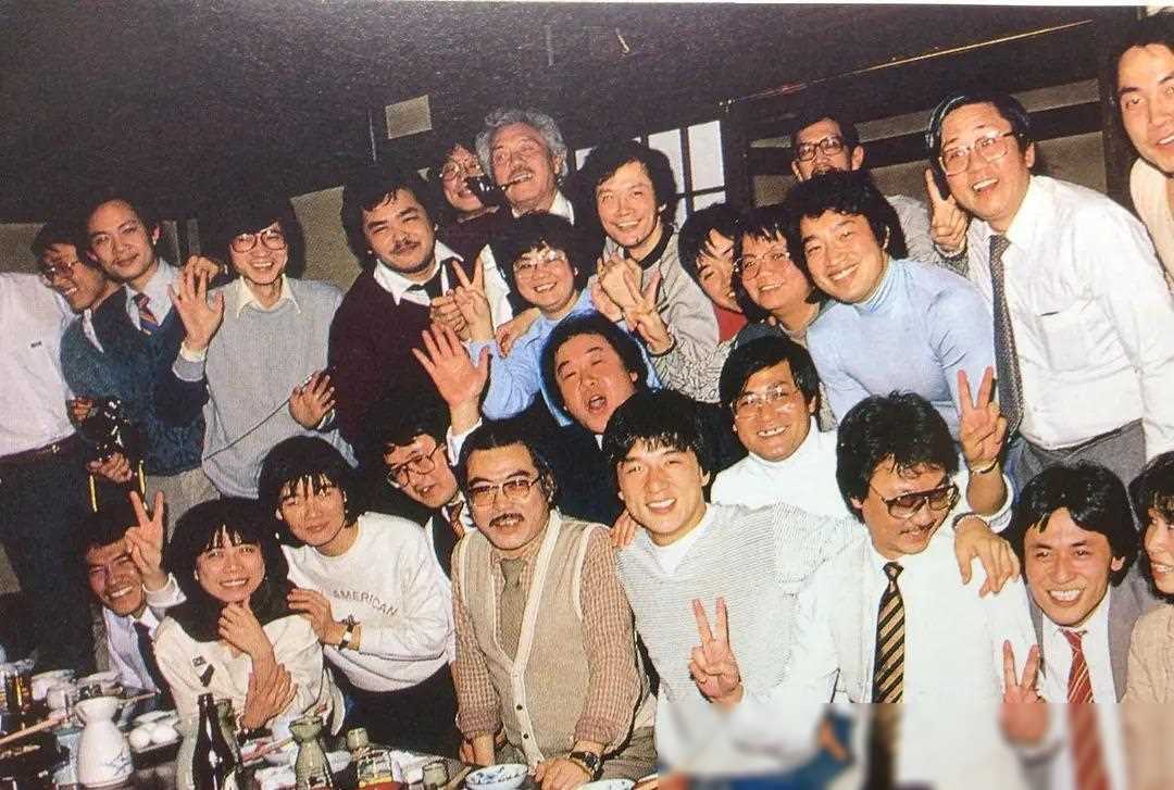 成龙解散成家班,兄弟情深义重,背后故事引人深思