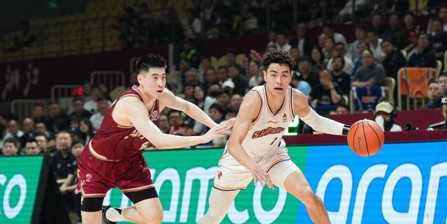 上海男篮季后赛惊艳表现,新星崭露头角,刘鹏决策受瞩目