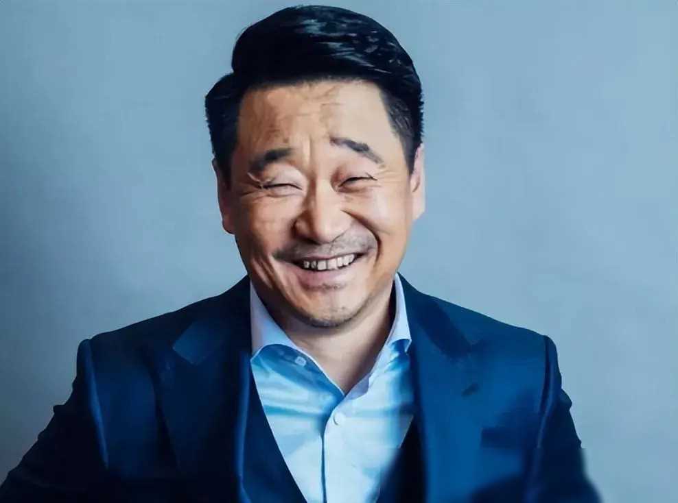 双料影帝王景春:北漂十年艰辛,娶小岁娇妻,生活现状如何?