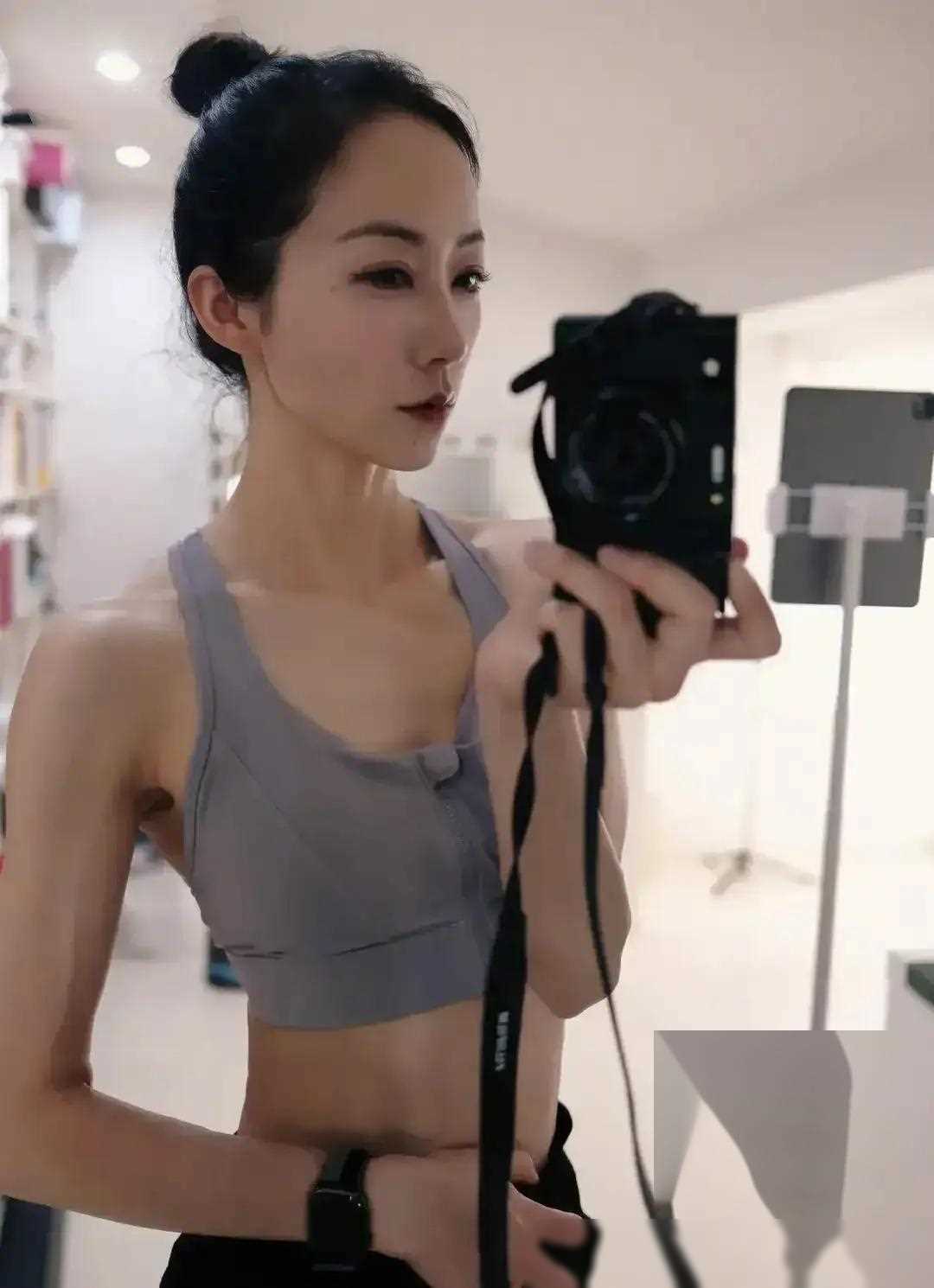 李丽珍晒健身照图片
