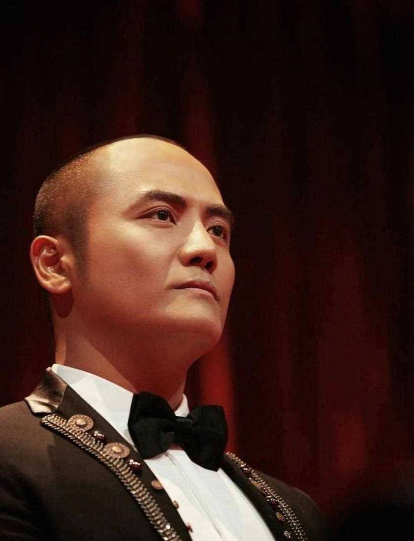 原来他就是张嘉译的表弟,因表哥带红获部戏,实力圈粉而出名